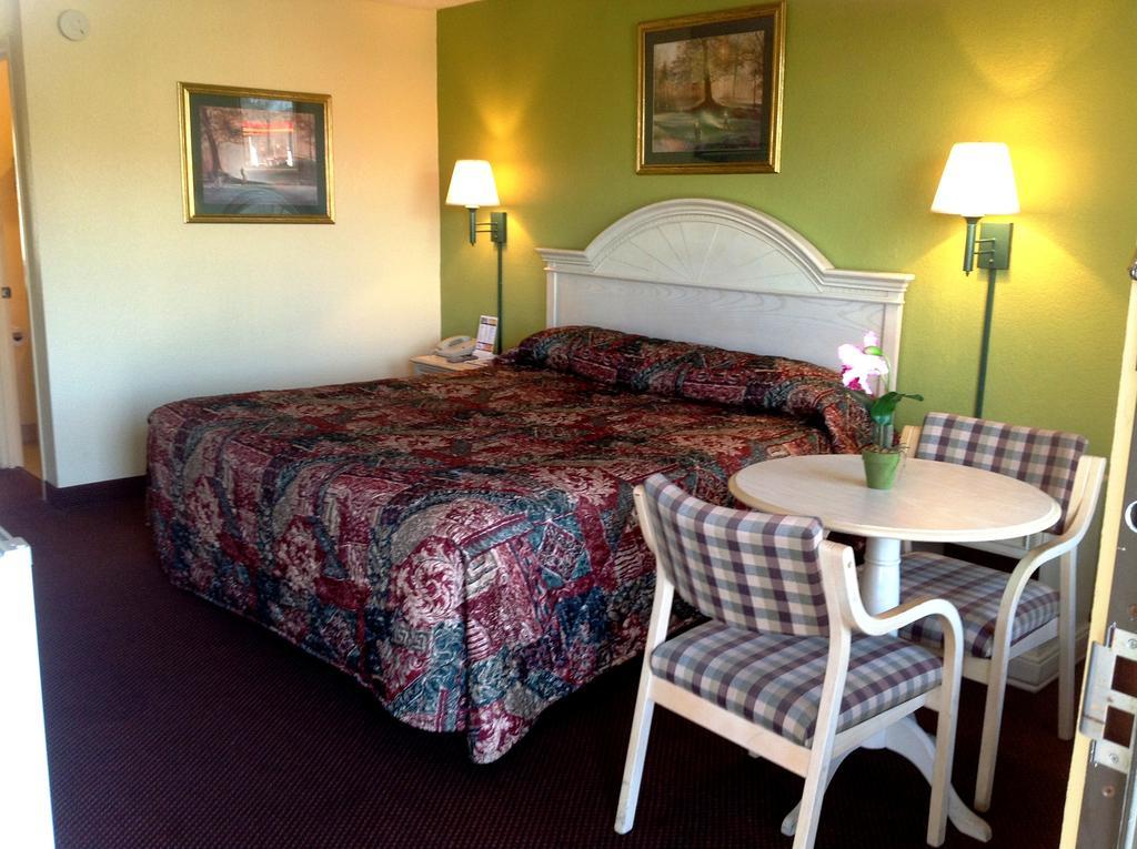 Holiday Terrace Inn - Pigeon Forge Eksteriør bilde